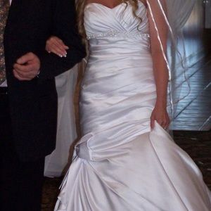David’s Bridal Wedding Gown Size 2